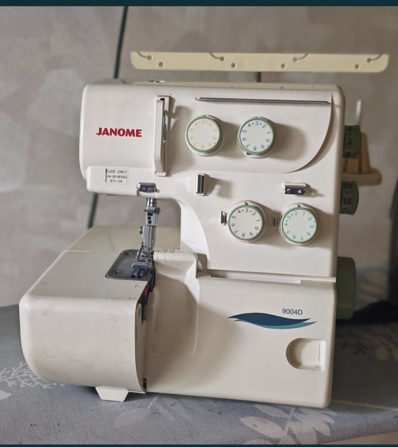 Оверлок Janome 9004D