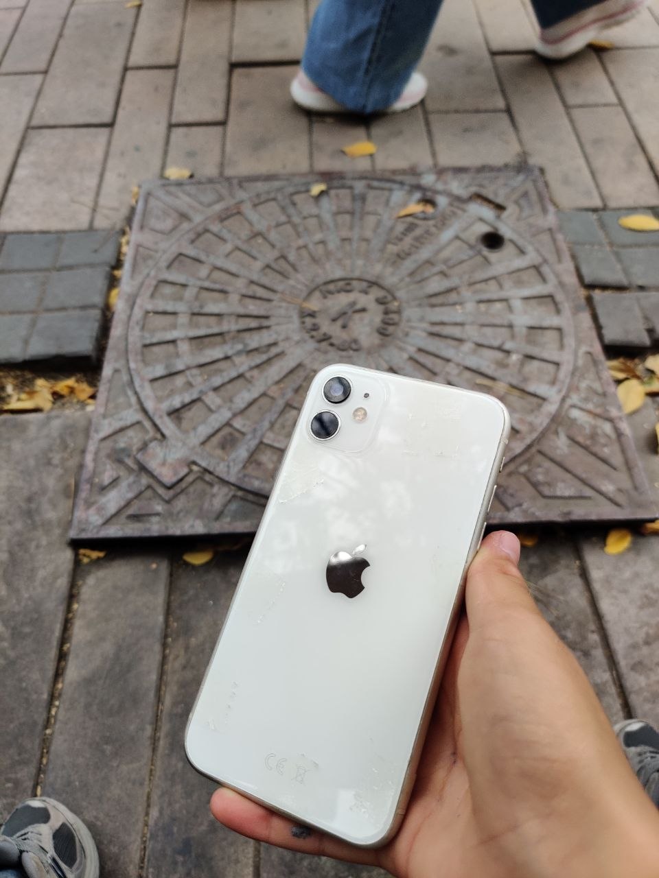 iPhone 11 белый 128 ГБ, экран и АКБ меняем, без комплекта, Фейс ❌ — 2