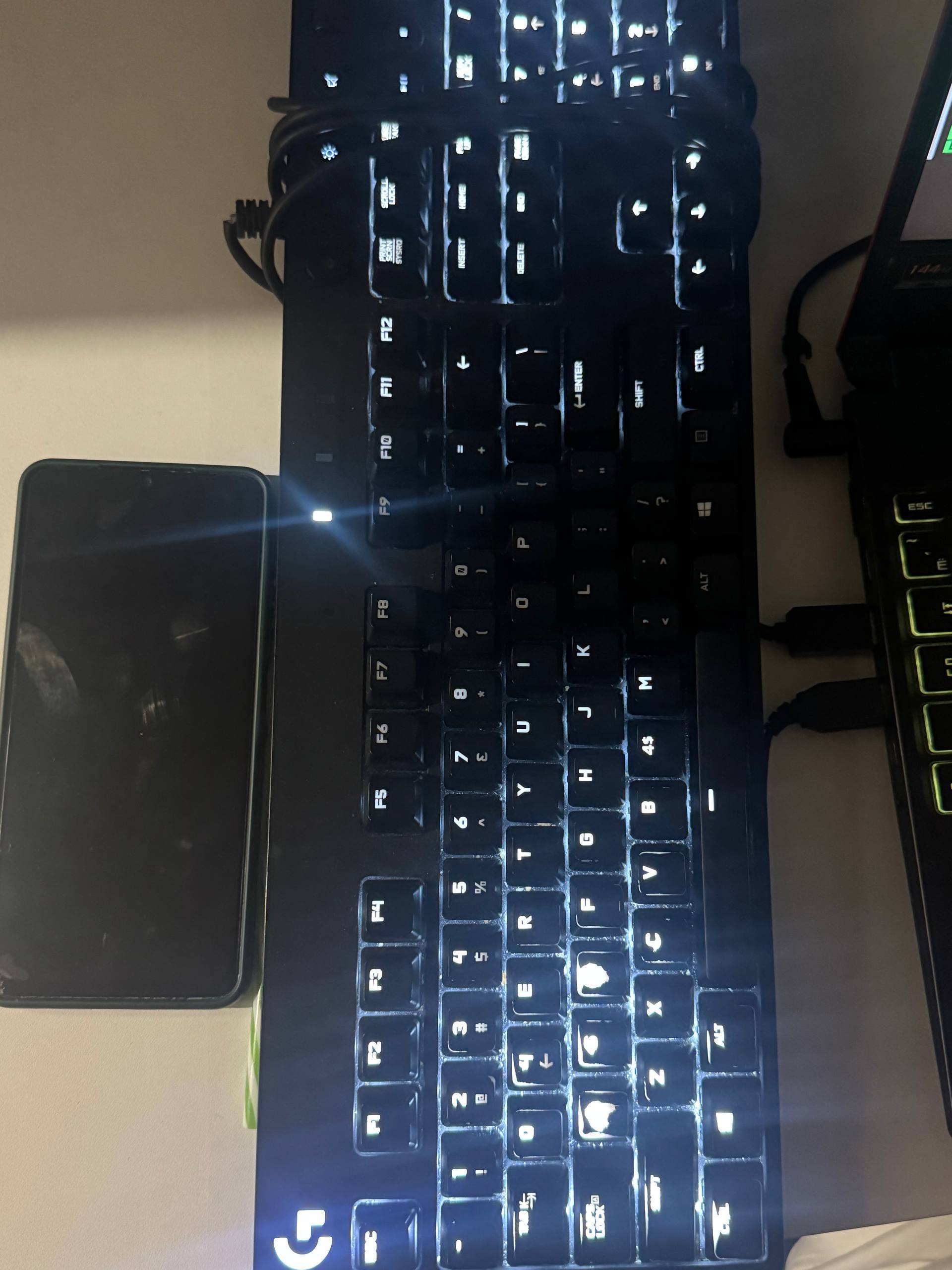 Обменяю мышь HyperX и клавиатуру Logitech на повербанк или равноценное — 2