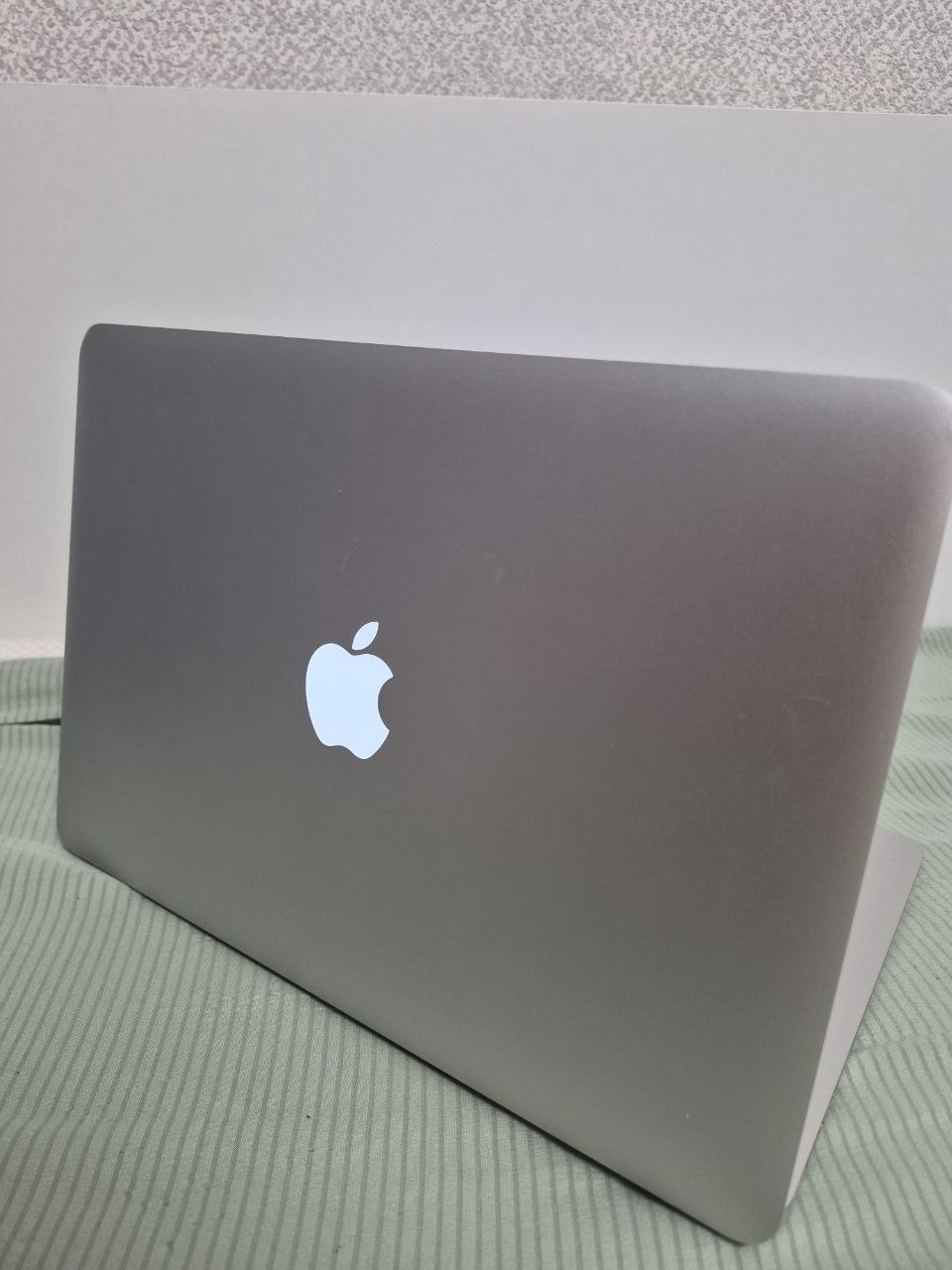 MacBook Air 2017 без сколов и царапин, 128 ГБ