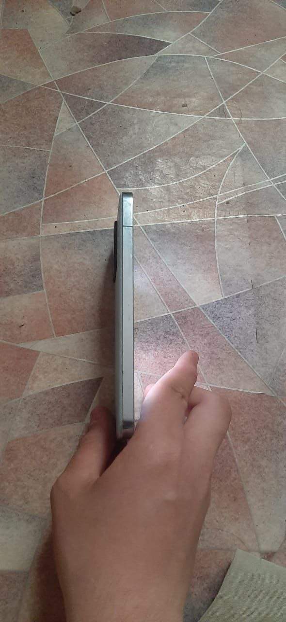 Xiaomi 13 12+256 ГБ, скол на экране, чехол и коробка, обмен желателен — 2