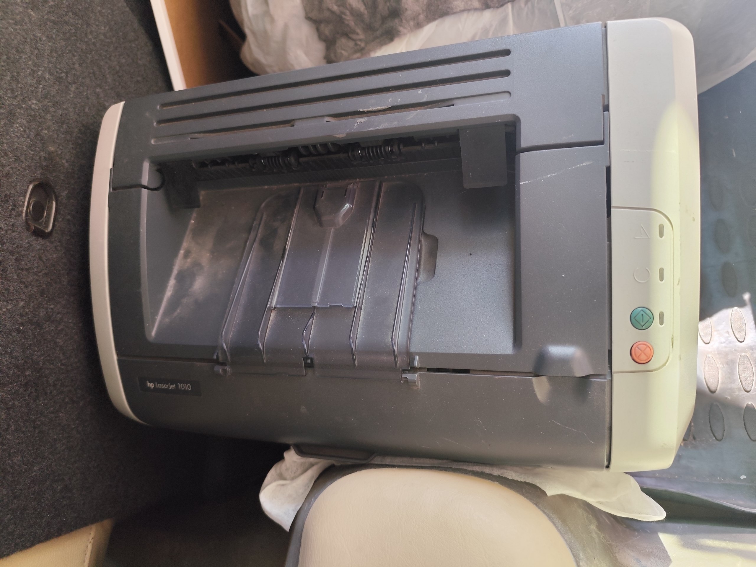 Продам принтер HP LaserJet 1010