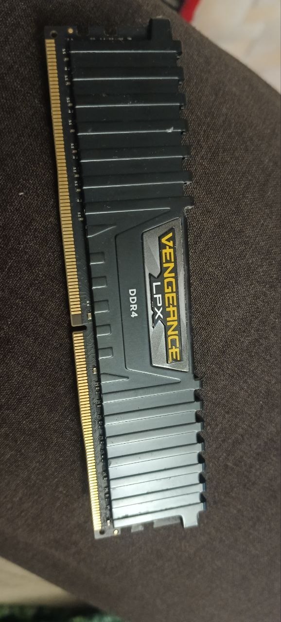 Обменяю две DDR4 8x2 на DDR4 16x2 с доплатой — 2