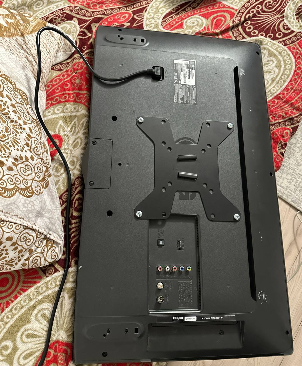 Телевизор LG 32LF550U — 2