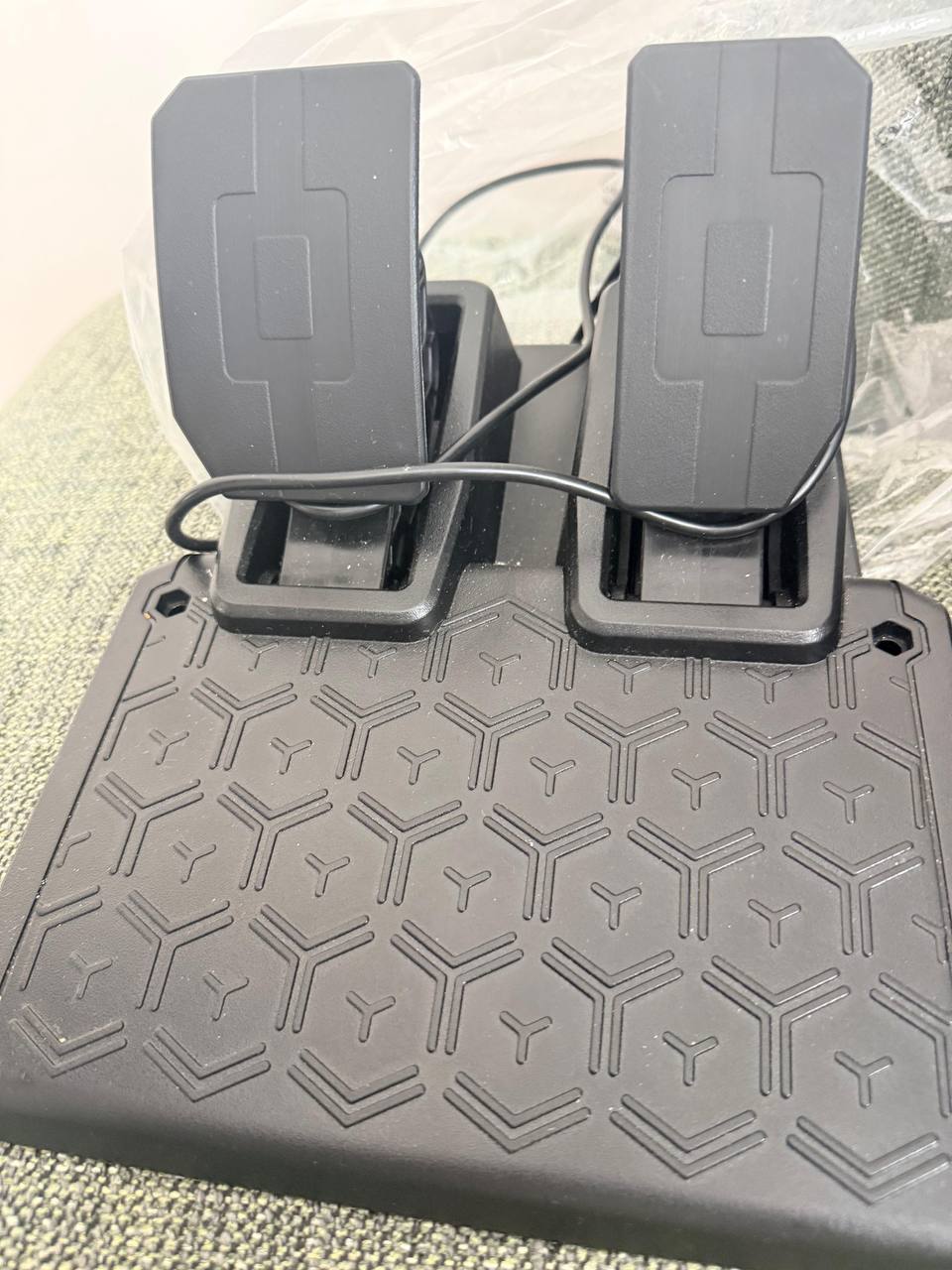 Игровой руль Thrustmaster T128 с педалями — 4