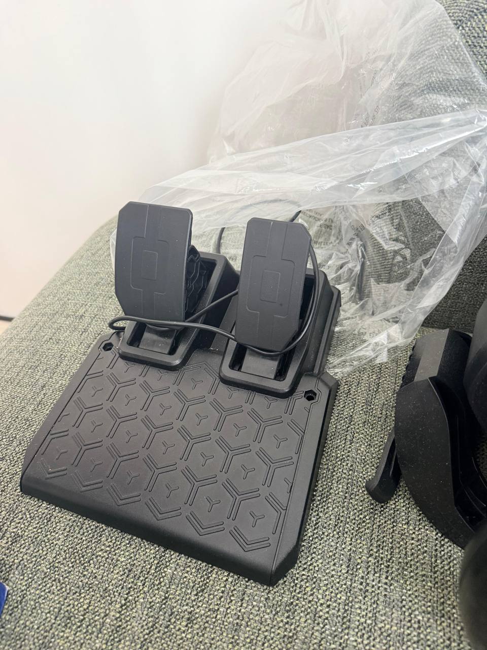 Игровой руль Thrustmaster T128 с педалями — 5
