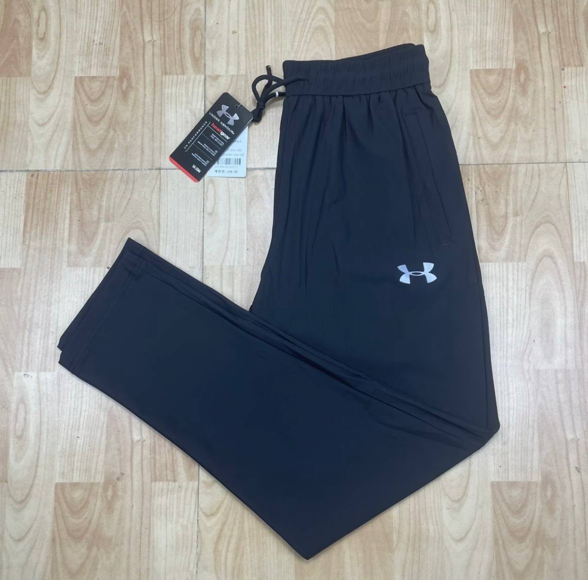 Спортивные штаны Under Armour черные — 2