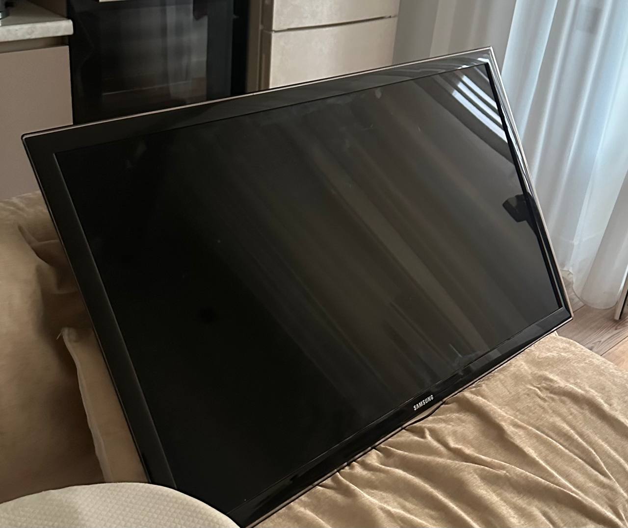 Телевизор Samsung 47" 2012 года — 2