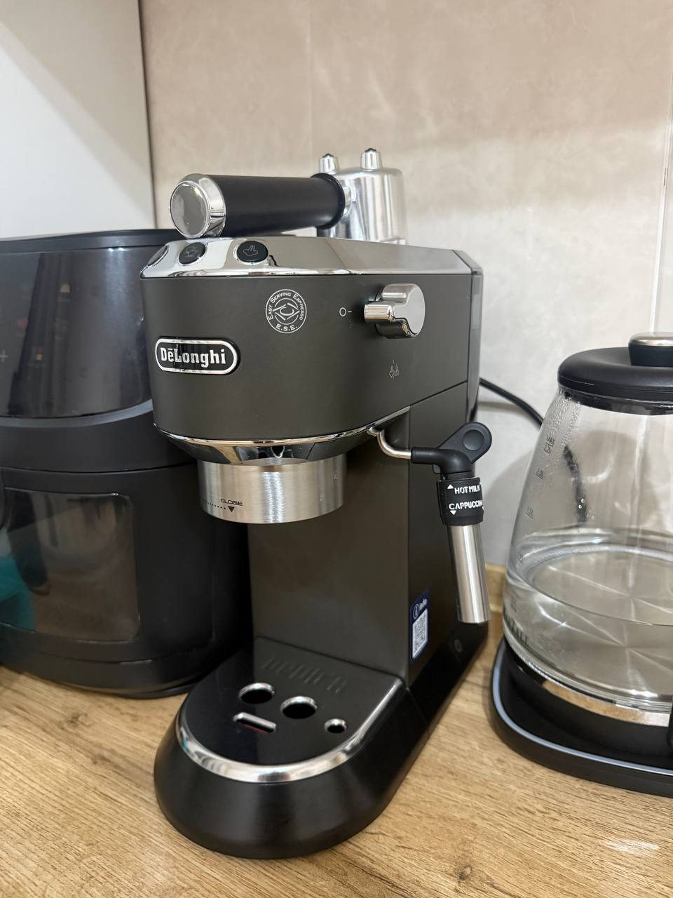 Рожковая кофеварка DeLonghi EC 685 Dedica — 3
