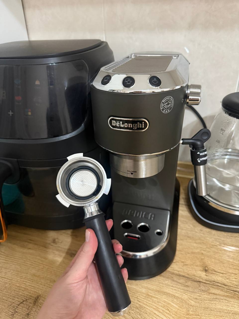 Рожковая кофеварка DeLonghi EC 685 Dedica — 4