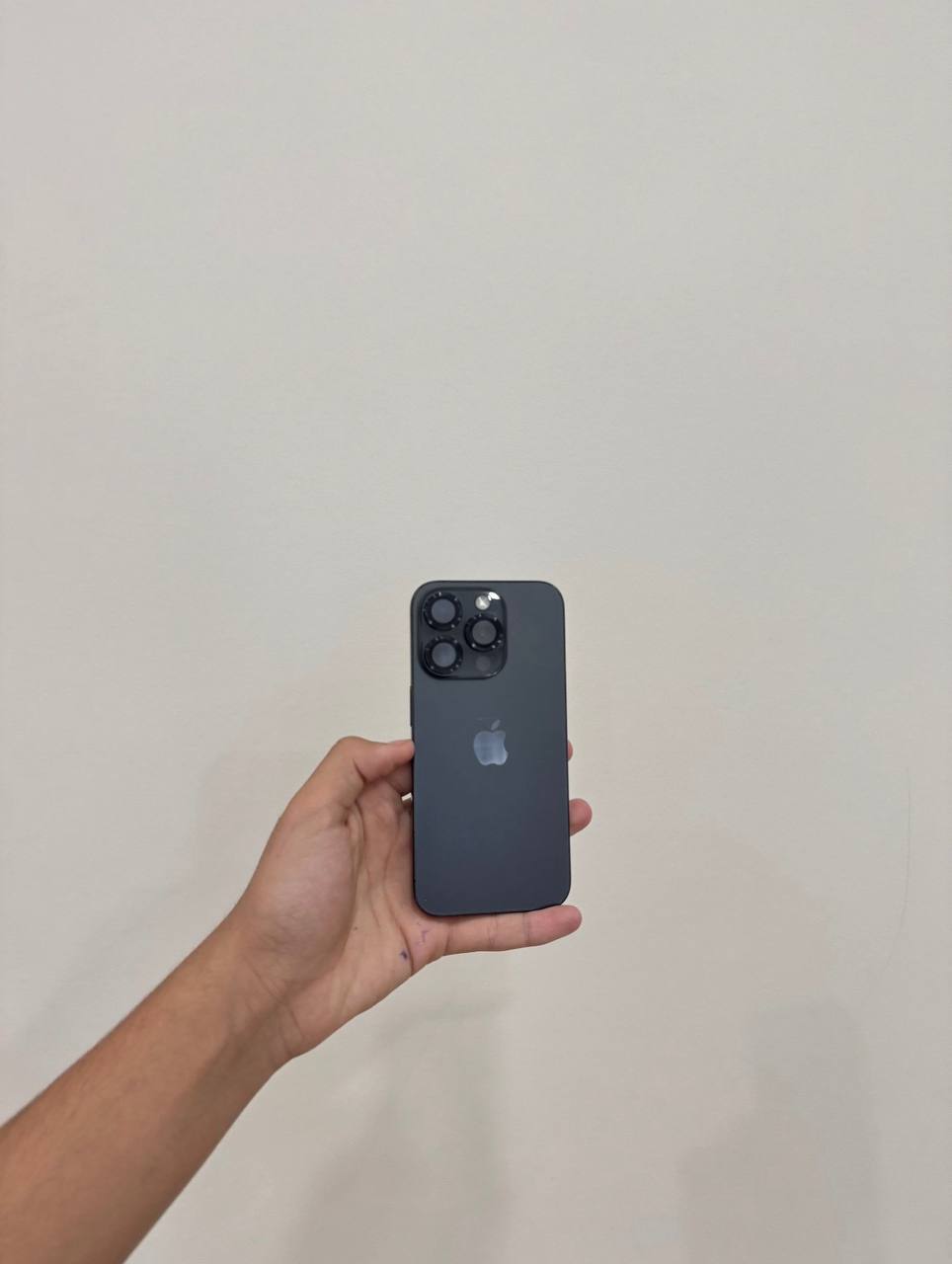 iPhone 15 128GB в идеальном состоянии, аккумулятор 100% (оригинал, б/у, 2025 г.) — 2