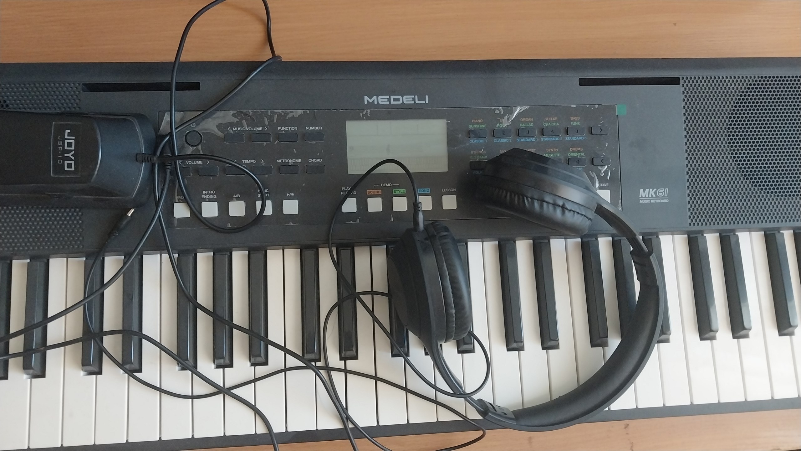 Модель: medeli mk61
Готовая сборка для fl studio и обучению игры на синтезаторе 

В комплекте: переходник для компьютера