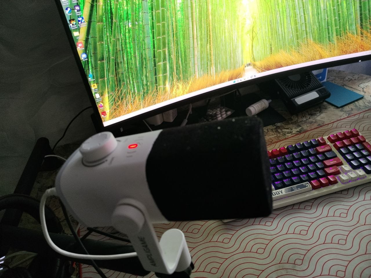 Продам полный игровой комплект 
ПК характеристики 
I5 10400
Arc b580 12gb (аналог rtx 4060)
16gb ddr4 3200
SSD 256gb
SSD — 5