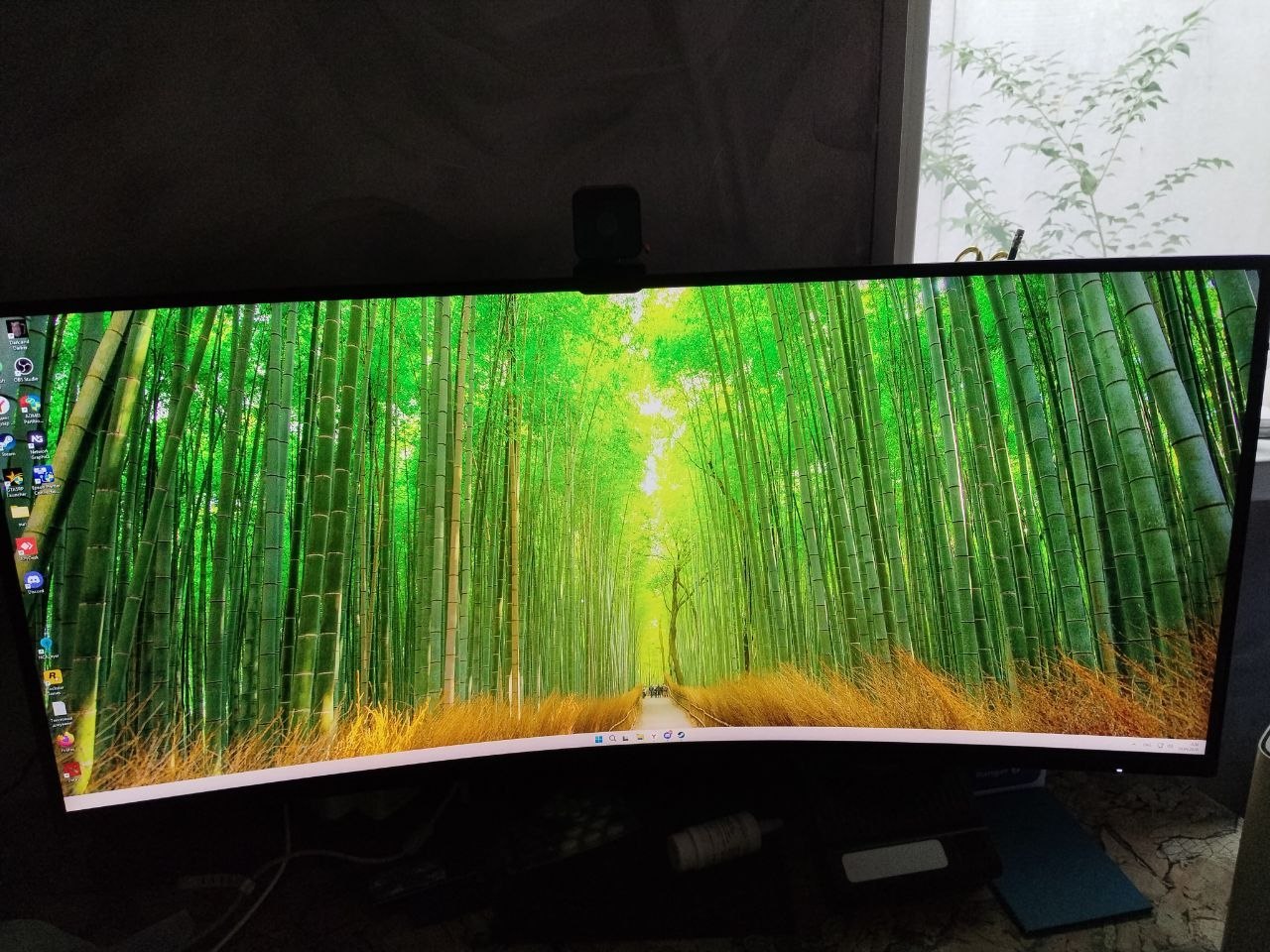 Продам полный игровой комплект 
ПК характеристики 
I5 10400
Arc b580 12gb (аналог rtx 4060)
16gb ddr4 3200
SSD 256gb
SSD — 6
