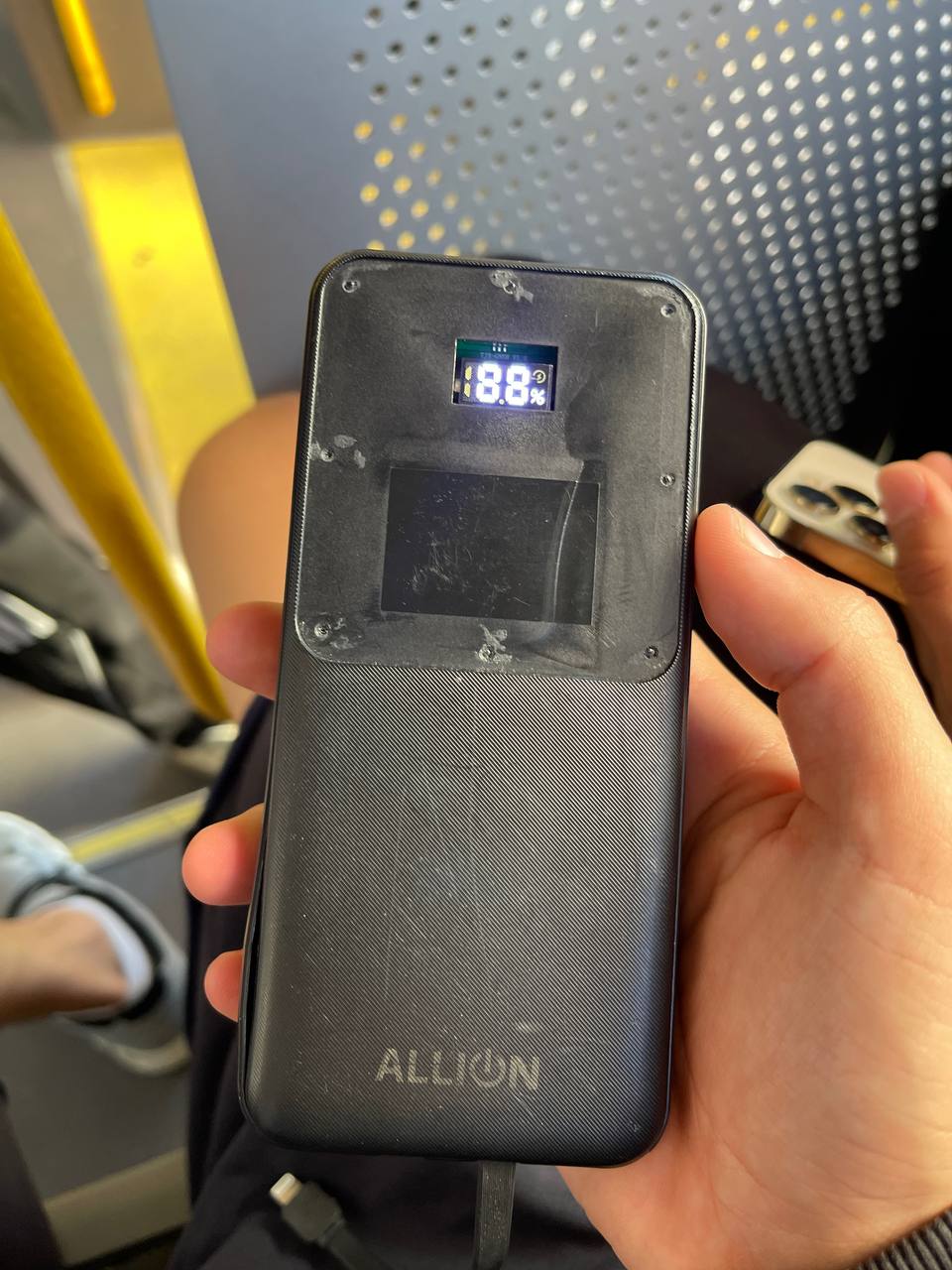 Повербанк Allion AI-01TPB 30000 мА·ч с кабелями Lightning и USB-C — 2
