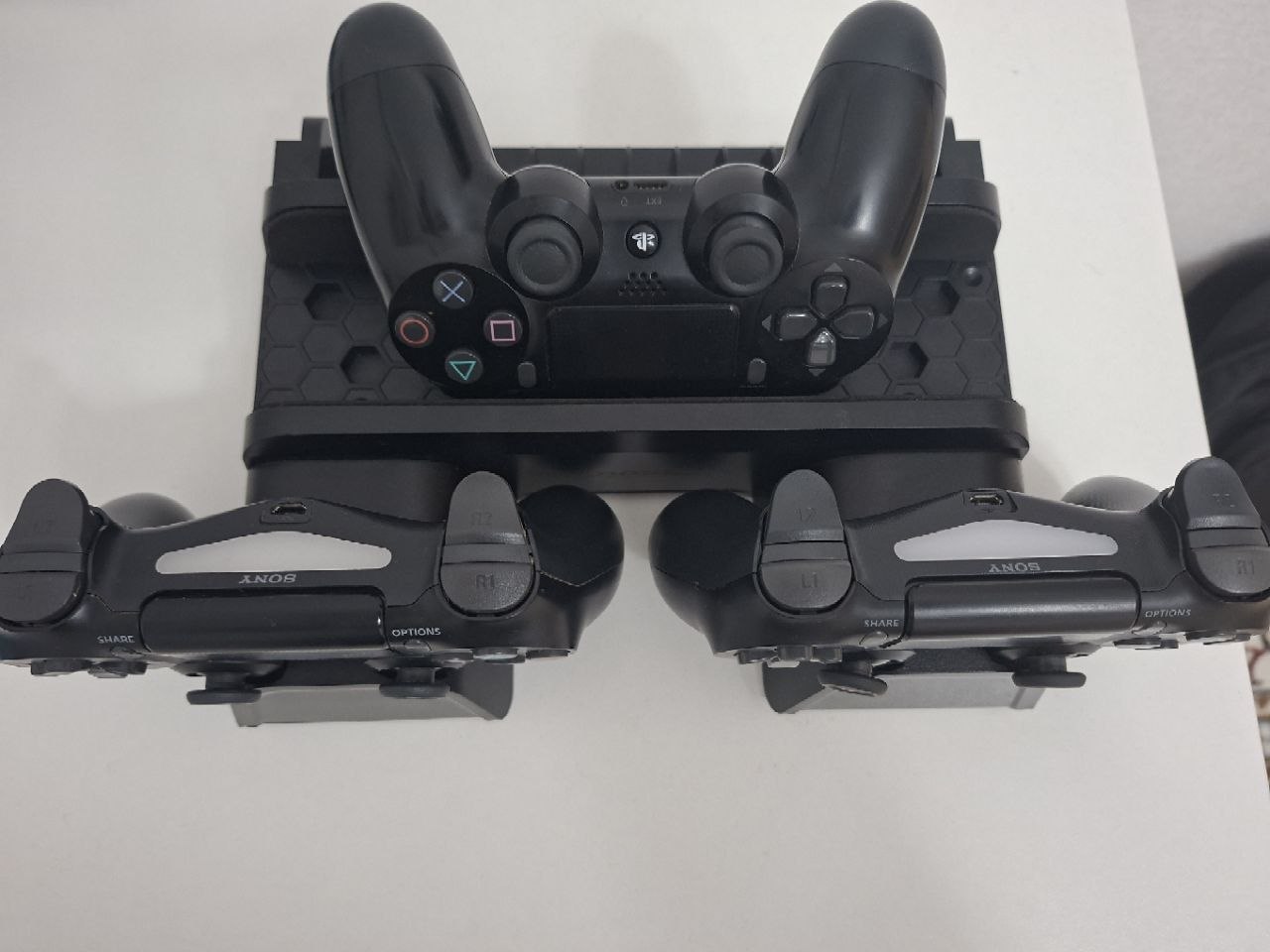 Джойстики DualShock 4 (5 шт.) + зарядная станция — 2