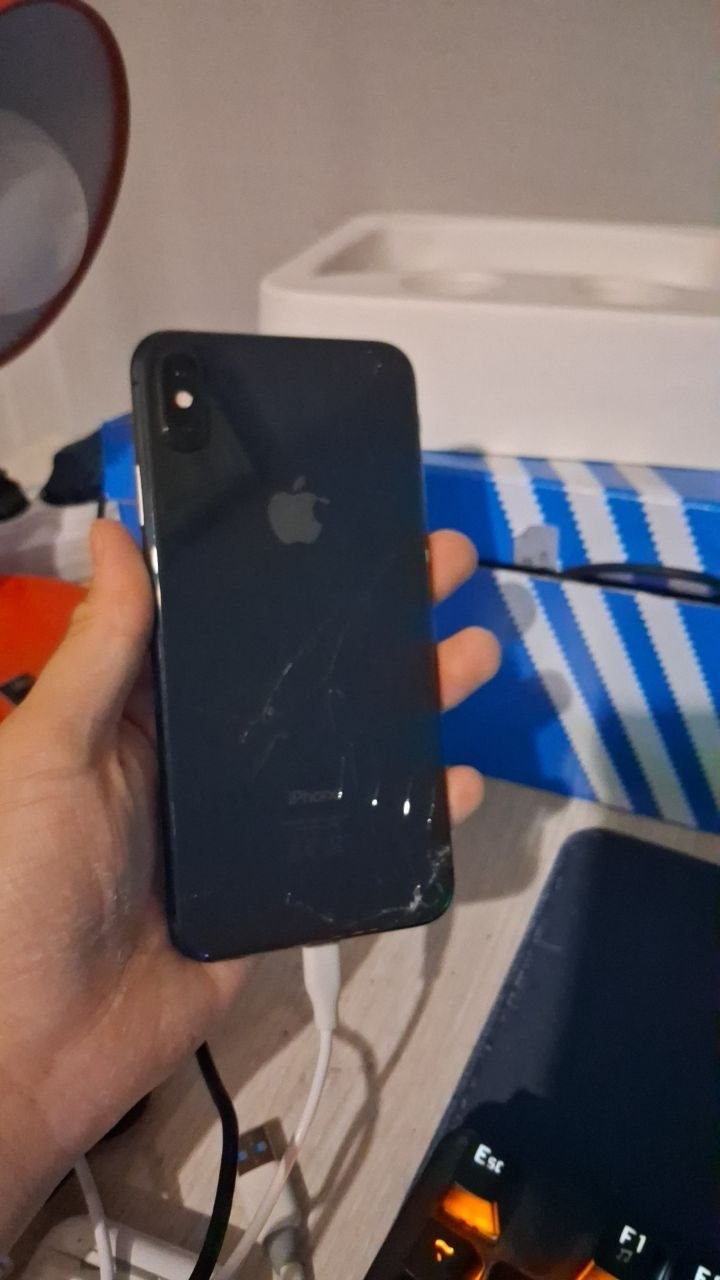 iPhone XS Max 256 ГБ, 75% акб, битая крышка