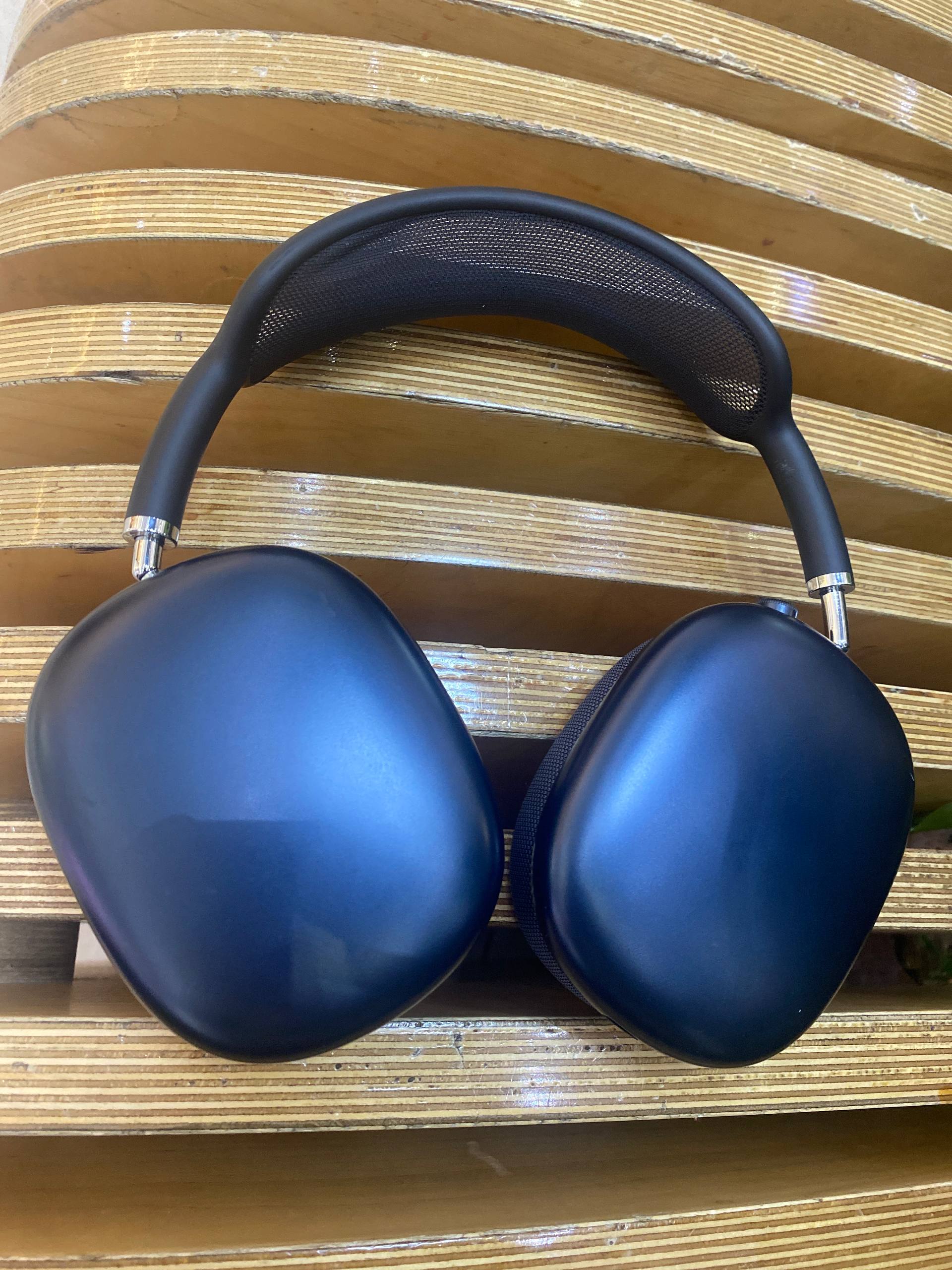Обмениваю или продам оригинальные наушники AirPods Max