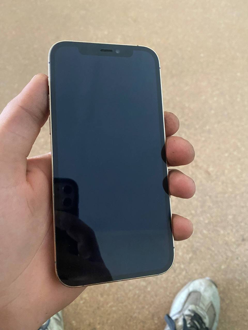 Обменяю iPhone 12 Pro и iPhone 11 на один телефон