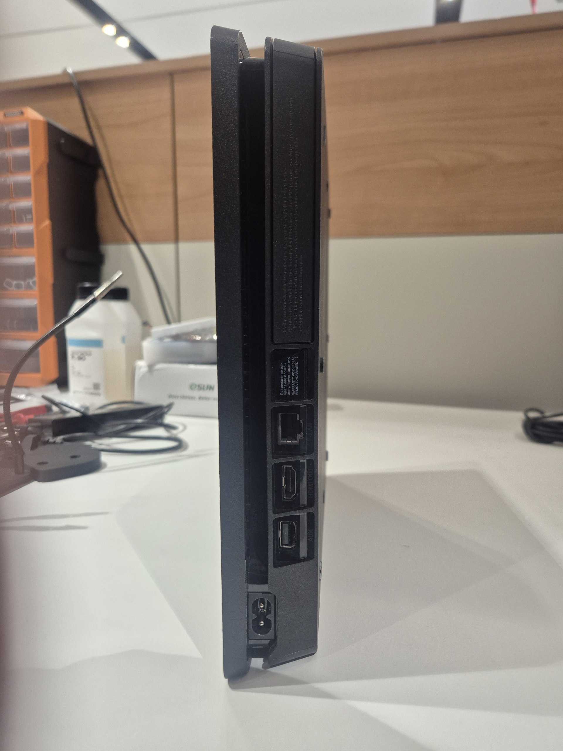PlayStation 4 Slim 1TB в идеальном состоянии, 2 джойстика, кабели — 3