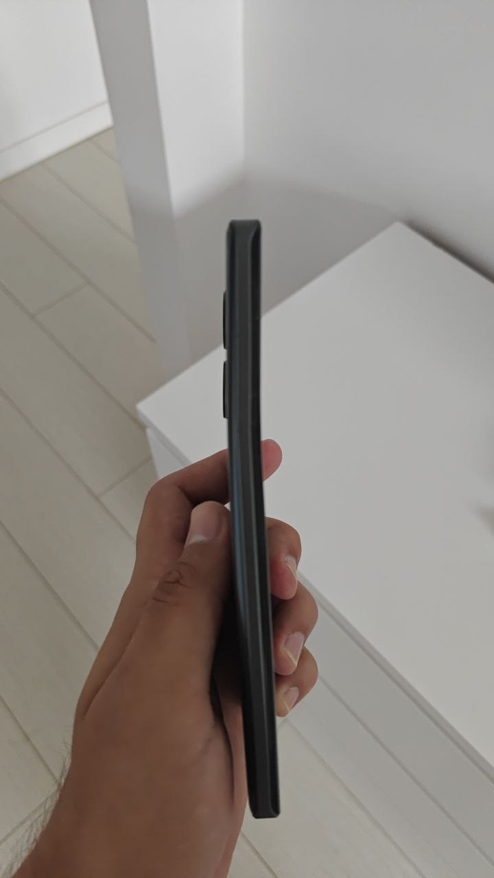 Мат плата жива.
REALME GT 6T 256гб общей 
8 гб оперативы. Погнулась ток рама и дисплей прожат
30.000 — 2