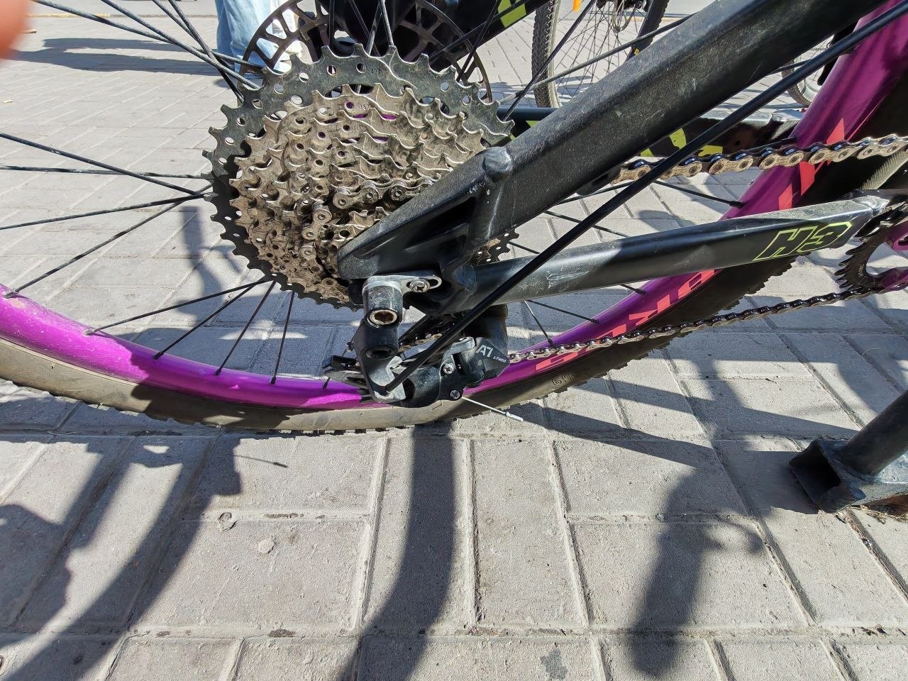 Продам велосипед MTB с фиолетовыми элементами + шлем в подарок — 3