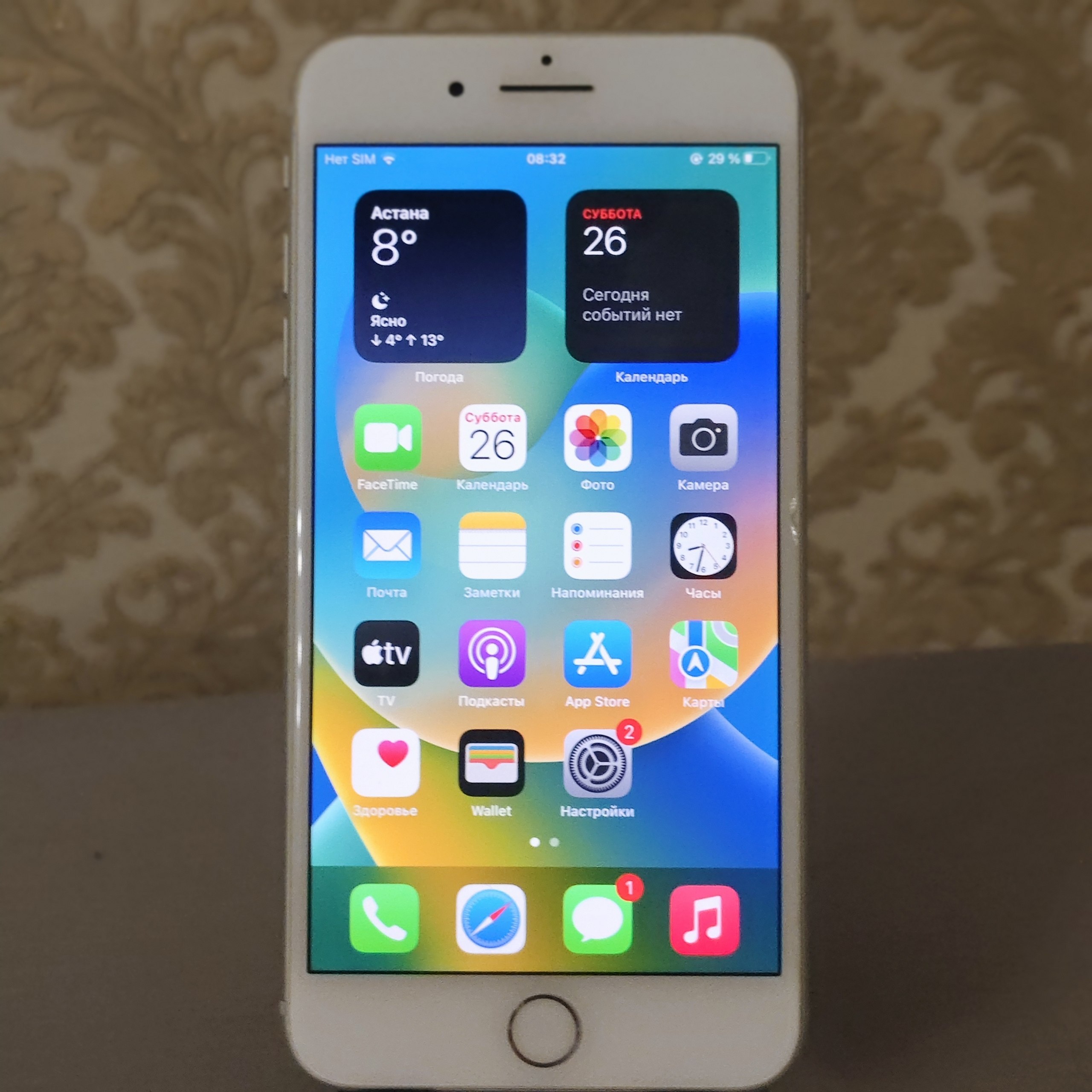 iPhone 8 Plus 64GB — 3