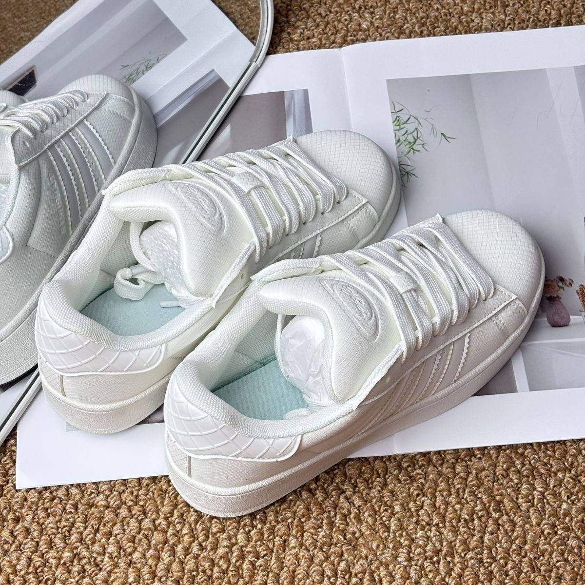 Продам белые кроссовки Adidas Superstar 42 размера — 2