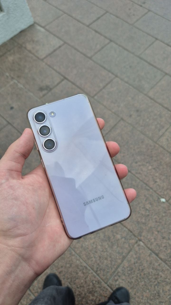 Samsung Galaxy S23 256GB (нижним динамикам пизда) 100к забирайте — 2