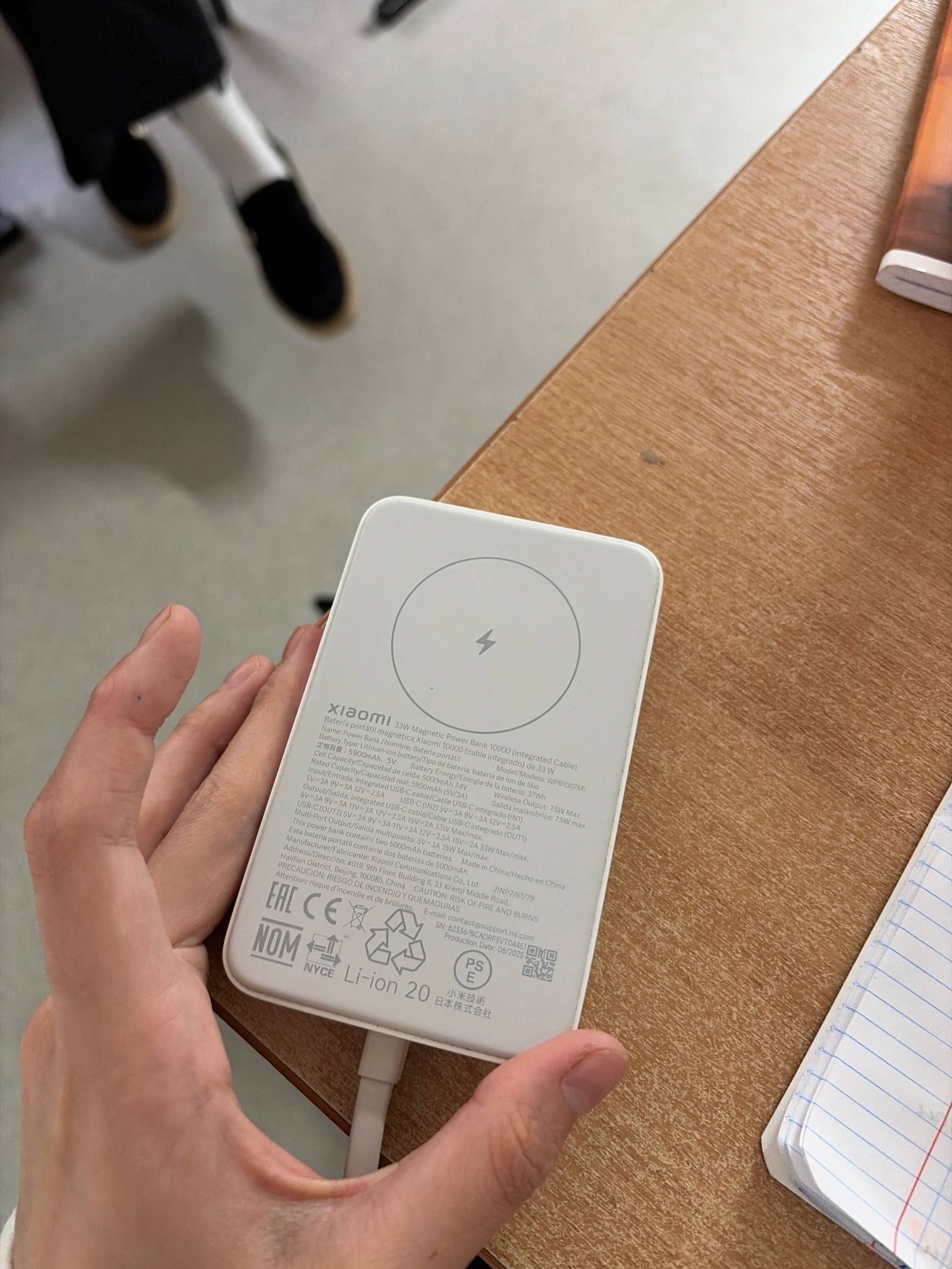 🔋ПРОДАЮ B.U.U. POWER BANK ЕСТЬ БЕЗПРОВАДАНАЯ ЗАРЯДКА 🔋

💗 Состояние: б/у, хорошее ,но на заднем корпусе есть царапины
⚡ — 2