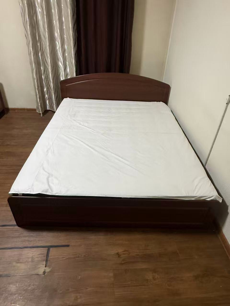 Кровати с матрасами, ванны, раковины — 10