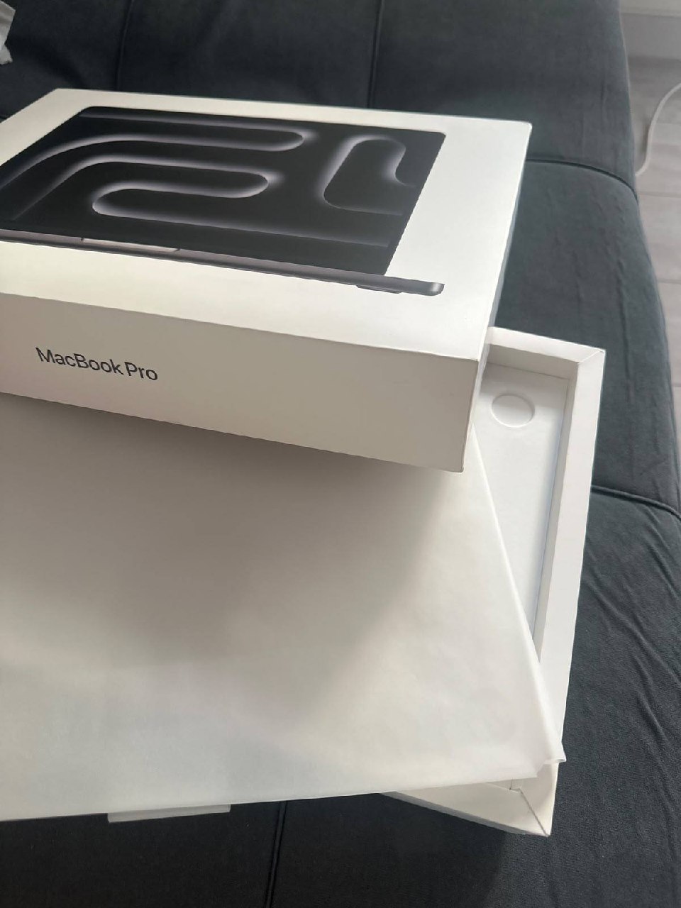 MacBook Pro 14 дюймов M5, 24 ГБ, 1 ТБ — 2