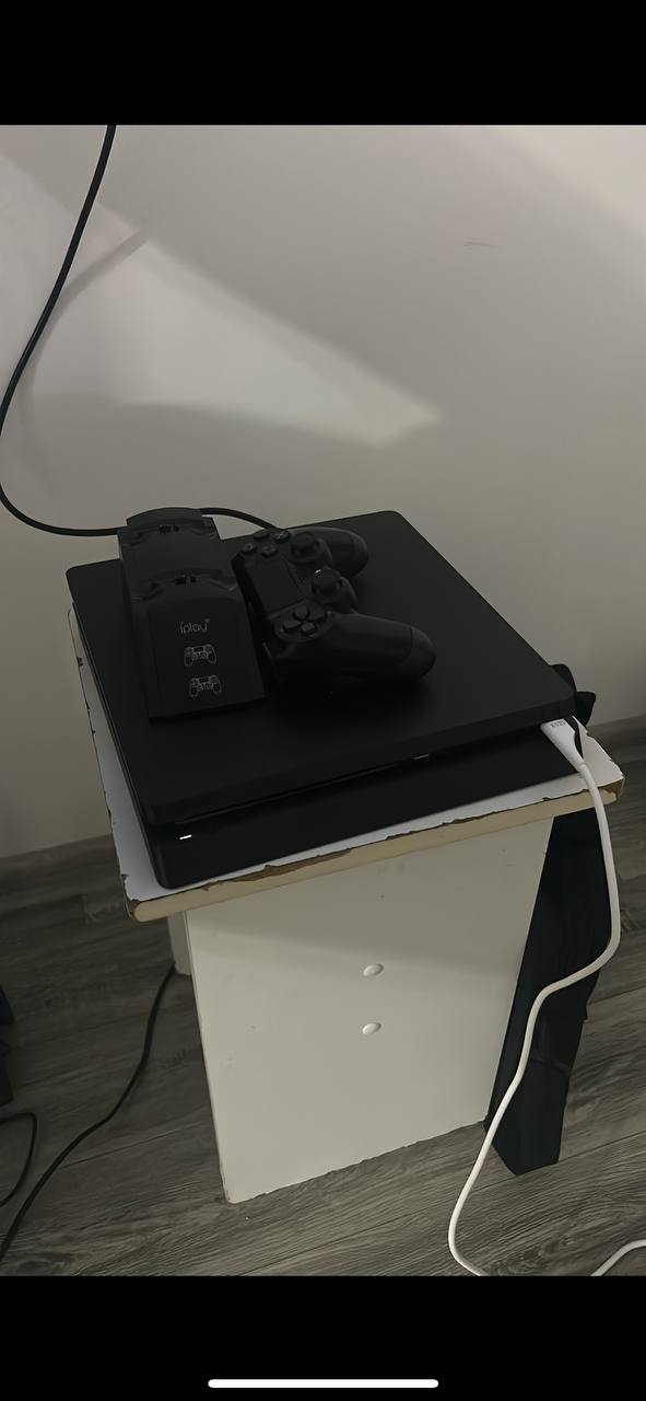 обмен на пк 
ps4 slim 1tb 
идеальное состояние 
игры : мк11 ,fc 26, ufc 4, gta v, nfs, spider man , the last of us , ass