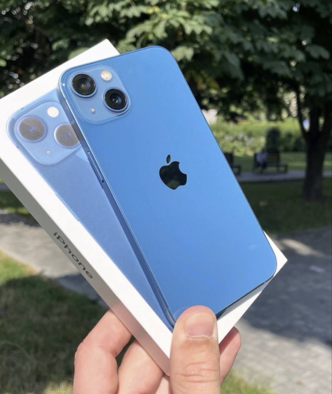 Продается iPhone 13 идеальном состоянии ✅
Face ID true tone все работает 
Комплект коробка шнур зарядчик!  
Камера идеал