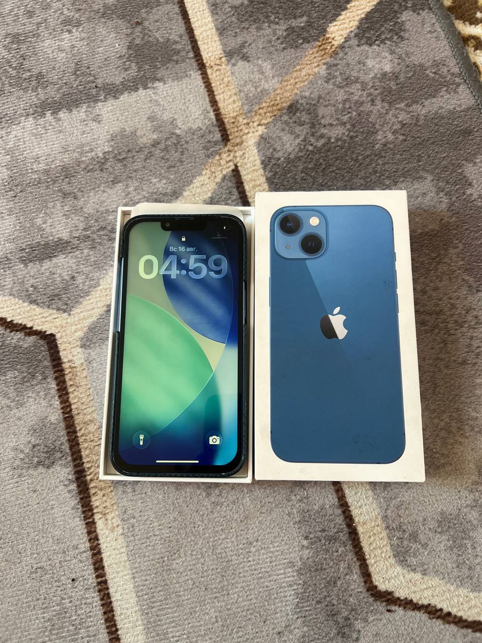 Продается iPhone 13 идеальном состоянии ✅
Face ID true tone все работает 
Комплект коробка шнур зарядчик!  
Камера идеал — 2