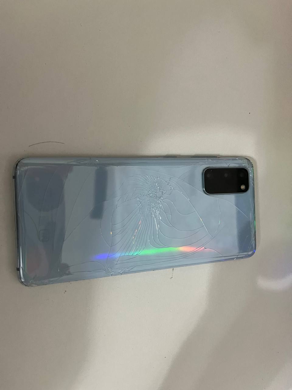 Телефон Samsung S20 на запчасти